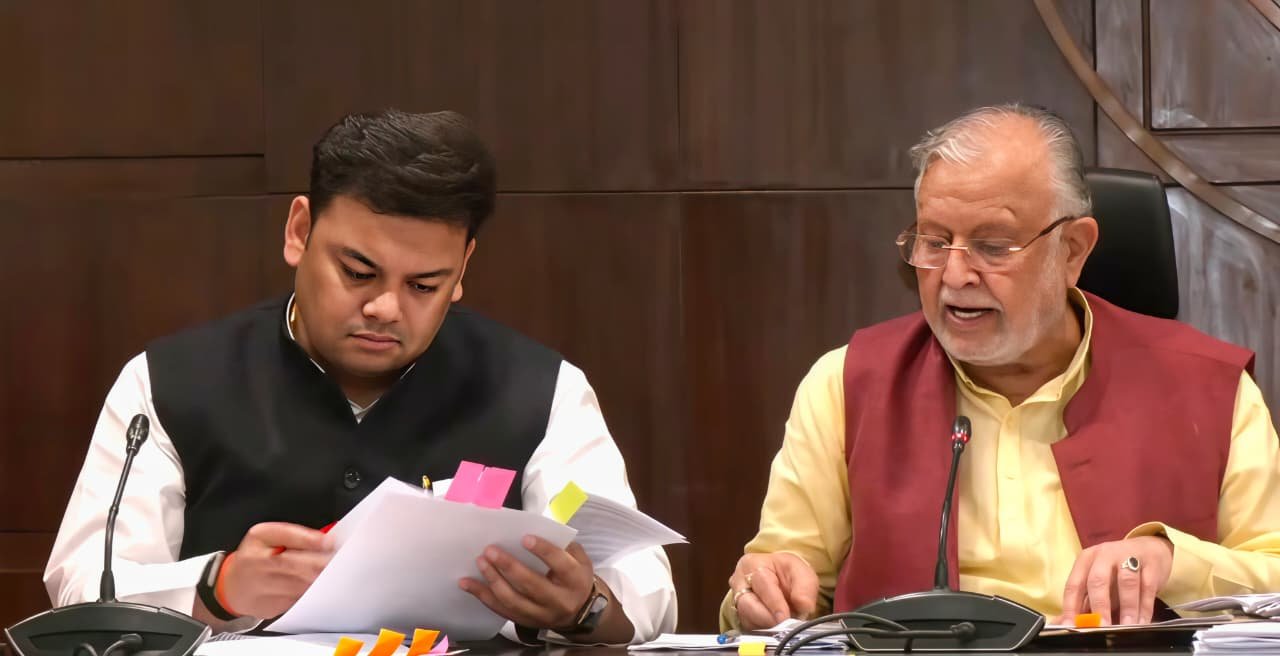 UP Cabinet: खुशखबरी! शिक्षामित्रों और अंशकालिक अनुदेशकों का मानदेय बढ़ा