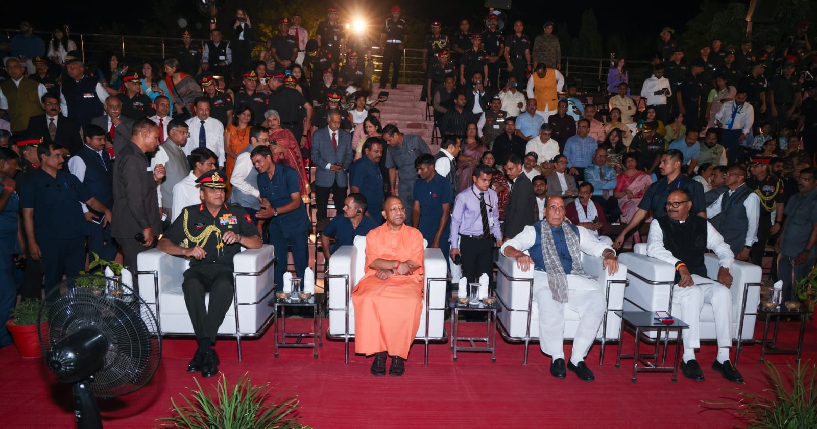 Lucknow: स्मृतिका युद्ध स्मारक में लेज़र, लाइट और साउंड शो, रक्षा मंत्री ने किया उद्घाटन