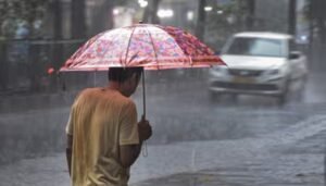 UP Weather: मौसम लेगा यू-टर्न, तेज हवाओं के साथ बारिश और वज्रपात का अलर्ट