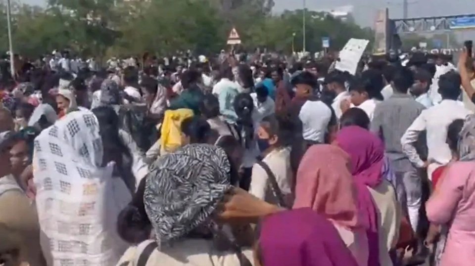 UP: नोएडा में हुई हिंसा के लिए सपा-कांग्रेस ने भाजपा सरकार को ठहराया जिम्मेदार