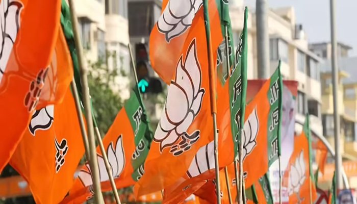 UP BJP: BJP में बदलाव की आहट, विनोद तावड़े के दौरे से बढ़ी अटकलें
