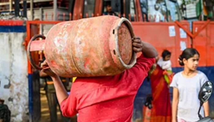 LPG News: गैस की तेज सप्लाई के लिए सरकार ने लिया बड़ा फैसला, जानिए क्या?