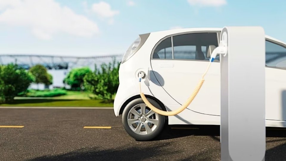 EV Policy in Delhi: इलेक्ट्रिक गाड़ियों को मिलेगा बड़ा बूस्ट! जानिए क्या है सरकार का प्लान