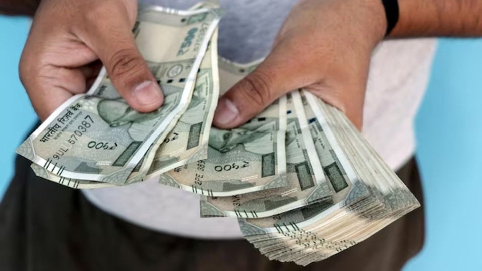 DA Hike: सरकारी कर्मचारियों और पेंशनर्स की बल्ले बल्ले! महंगाई भत्ते में 2% बढ़ोतरी