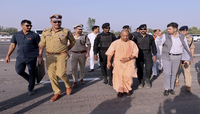 UP: पीएम के प्रस्तावित आगमन की तैयारियों का सीएम योगी ने किया स्थलीय निरीक्षण