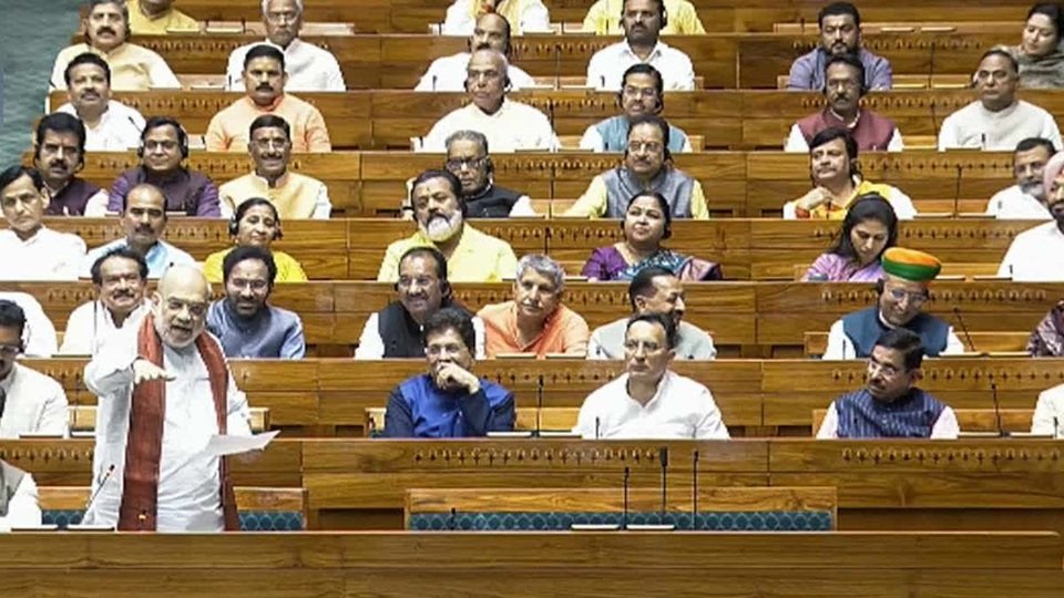 लोकसभा में पास नहीं हो पाया महिला आरक्षण से जुड़ा बिल, जानें पक्ष-विपक्ष में कितने वोट पड़े