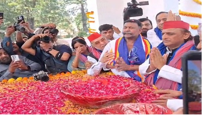 Ambedkar Jayanti: अखिलेश बोले- लोहे की तलवार है संविधान, इसी ने दिलाया न्याय और सम्मान