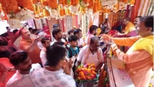 लखनऊ के हनुमान मंदिरों में सुबह से भक्‍तों की भीड़, भंडारों के ऐप और हेल्पलाइन पर दें सूचना