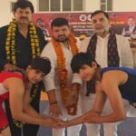 विनेश फोगाट के बयान पर सांसद करण भूषण बोले- कोई जाहिल है तो हम उसे सिखा नहीं सकते