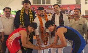 विनेश फोगाट के बयान पर सांसद करण भूषण बोले- कोई जाहिल है तो हम उसे सिखा नहीं सकते