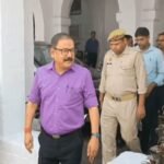 मोदी-योगी की अपील पर आवास से पैदल ऑफिस पहुंचे बरेली डीएम, हफ्ते में दो दिन रहेगा ‘नो व्हीकल डे’