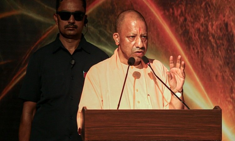 आंधी-बारिश से प्रदेश में हुए नुकसान का सीएम योगी ने लिया संज्ञान, अधिकारियों को दिए ये निर्देश