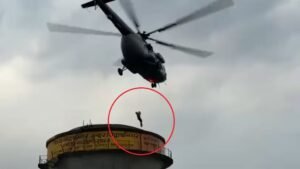सिद्धार्थनगर में रील बनाने पानी की टंकी पर चढ़े दो बच्चों का एयरफोर्स हेलिकॉप्टर से हुआ रेस्क्यू
