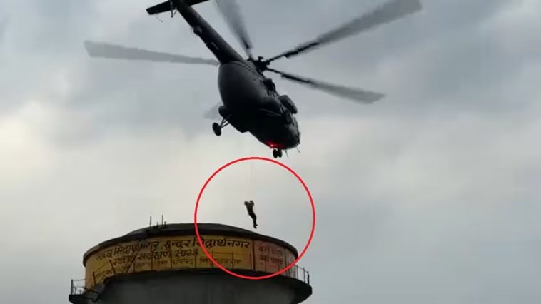सिद्धार्थनगर में रील बनाने पानी की टंकी पर चढ़े दो बच्चों का एयरफोर्स हेलिकॉप्टर से हुआ रेस्क्यू
