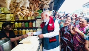 PM मोदी को झालमुड़ी खिलाने वाले बिक्रम को मिल रहीं धमकियां, दुकान बम से उड़ाने की धमकी