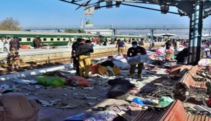 बलूचिस्तान में रेलवे ट्रैक के पास आत्मघाती हमला, 26 लोगों के मारे जाने की खबर