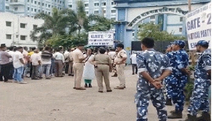 पश्चिम बंगाल की फालता सीट पर काउंटिंग, BJP के देबांग्शु चल रहे आगे