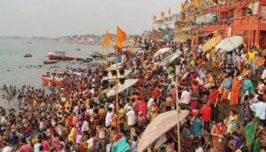 गंगा दशहरा पर स्‍नान को उमड़ी श्रद्धालुओं की भीड़, काशी में मां गंगा का 501 लीटर से दुग्धाभिषेक