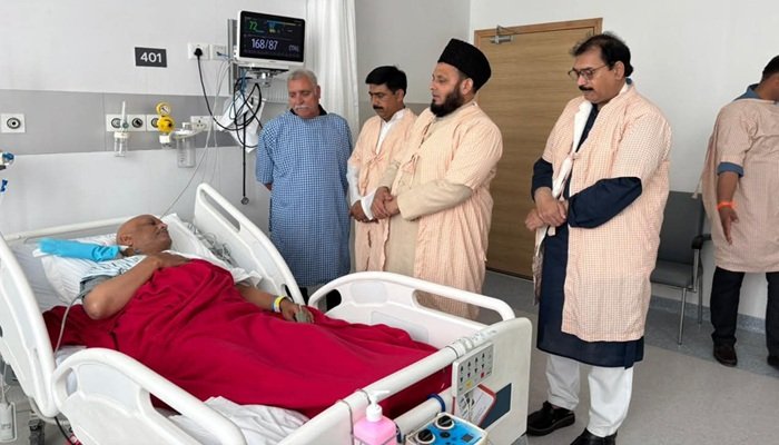 यूपी कांग्रेस अध्यक्ष अजय राय का हाल-चाल जानने मेदांता पहुंचे मुस्लिम धर्मगुरु