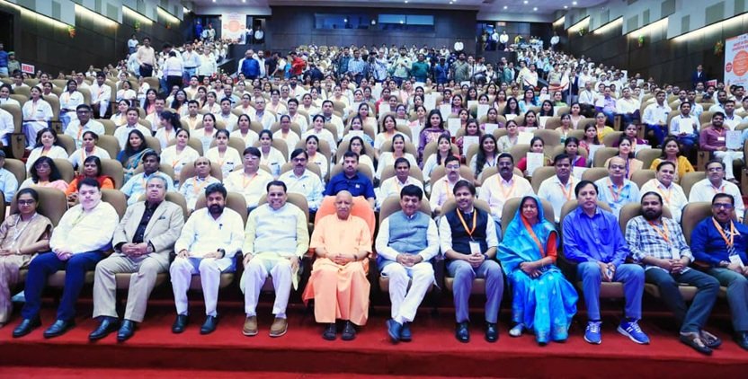 सीएम योगी ने चयनित अभ्यर्थियों को लोकभवन में वितरित किए नियुक्ति पत्र