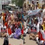 सरोजनी नगर विधायक राजेश्वर सिंह के समर्थक सड़क पर उतरे, ‘अखिलेश-राहुल मुर्दाबाद’ के लगाए नारे
