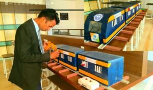 ITM गीडा के छात्र का नवाचार, ट्रेन में मदद के लिए बनाया इमरजेंसी अलार्म सिस्टम