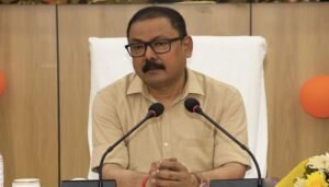 बरेली में डीएम का सख्‍त एक्‍शन, कानूनगो-लेखपाल सस्पेंड; तहसीलदार को पद से हटाया