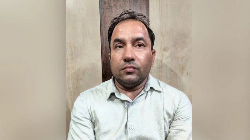 Lucknow University: असिस्टेंट प्रोफेसर पर लगा छात्रा से फोन पर अश्लील बातें करने का आरोप, पुलिस ने हिरासत में लिया