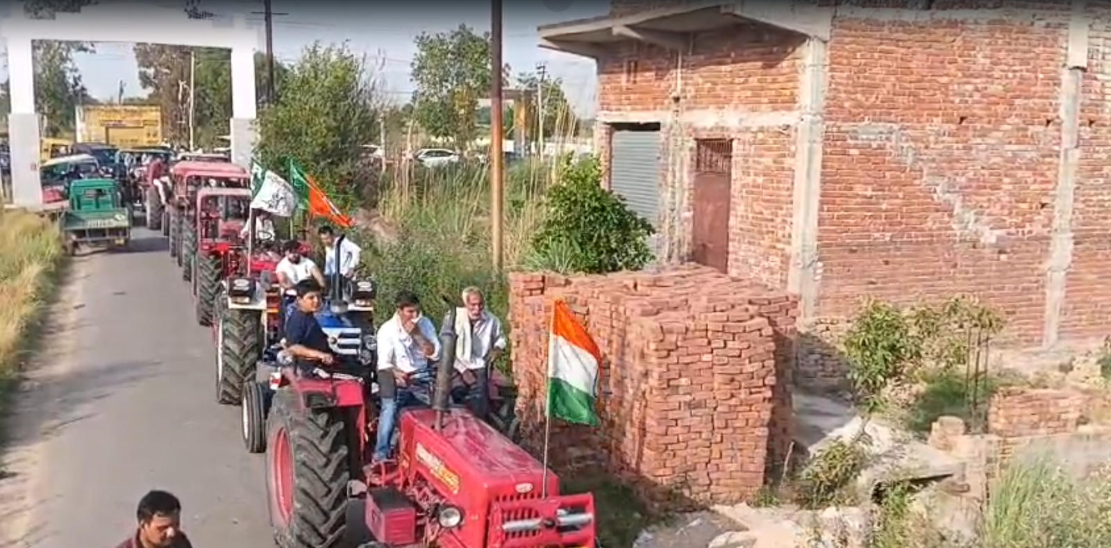 UP Politics: पीएम की अपील बनाम नेताओं के शक्ति प्रदर्शन पर उठे सवाल!