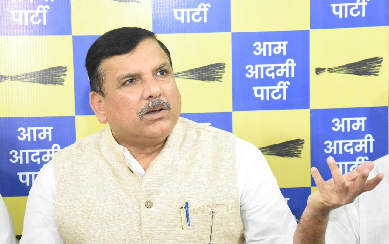 सिलेंडर हुए महंगा, Sanjay Singh ने केंद्र सरकार को घेरा