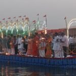 Prayagraj: सीएम योगी ने संगम में फ्लोटिंग जेटी पर गंगा आरती का किया शुभारंभ