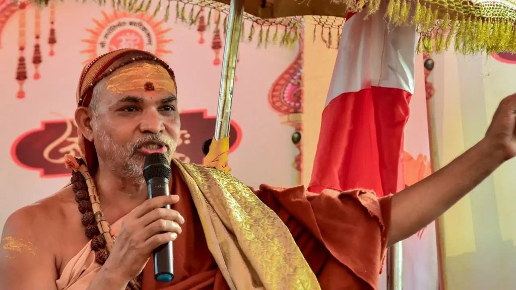 Avimukteshwaranand: गाय भारतीय सभ्यता की जड़, गौ हत्या सभ्यता की नींव पर प्रहार