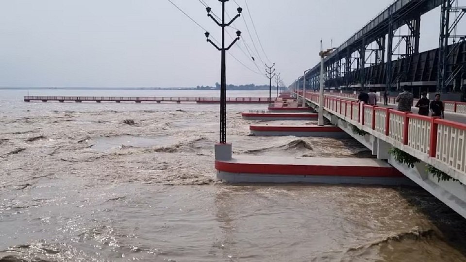 UP: जून से 18 मंडलों में चालू होंगे नियंत्रण कक्ष, बाढ़ पर रखी जाएगी निगरानी