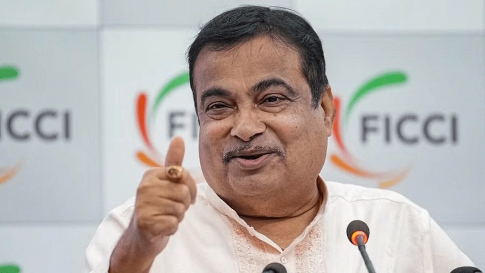 E20 पेट्रोल पर उठे सवालों का Nitin Gadkari ने दिया जवाब, कहा- डैशबोर्ड देखकर...