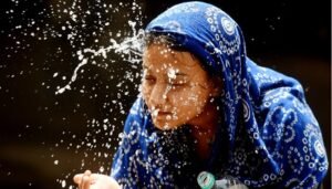 UP Weather: भीषण गर्मी की चपेट में यूपी, 33 जिलों में लू की चेतावनी