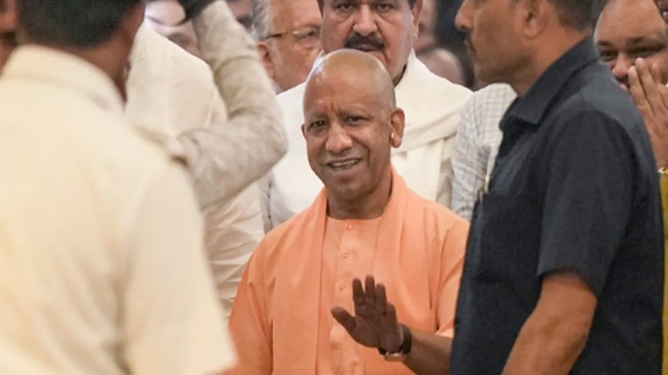 UP Politics: कल हो सकता है योगी कैबिनेट का विस्तार, इन्हें मिल सकती है जगह!