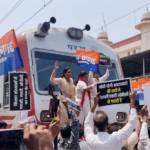 Lucknow: ट्रेन के इंजन पर चढ़ीं पल्लवी पटेल, यूजीसी के नए नियमों के समर्थन में किया प्रदर्शन