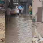 आगरा में हुई मूसलाधार बारिश, फुटपाथ धंसा तो कार-ट्रैक्टर गढ्‌ढे में समाए; नौ जिलों में अलर्ट