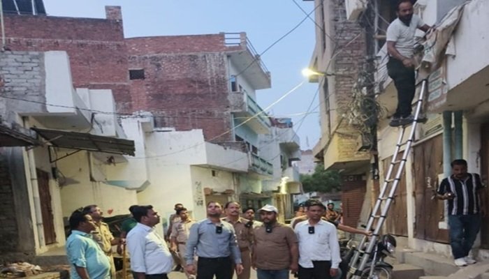 लखनऊ में 12 उपभोक्ता मीटर बाईपास कर बिजली चोरी करते पकड़े गए, हुई FIR