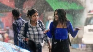 यूपी के 26 जिलों में हीटवेव का अलर्ट, 20 शहरों में बारिश के भी आसार