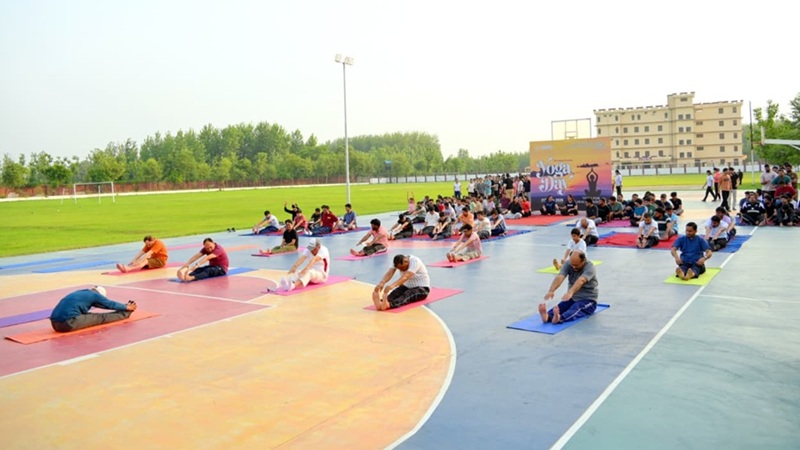 एसआरएमएस ट्रस्ट के संस्थानों में योग को अपनाने का संकल्प