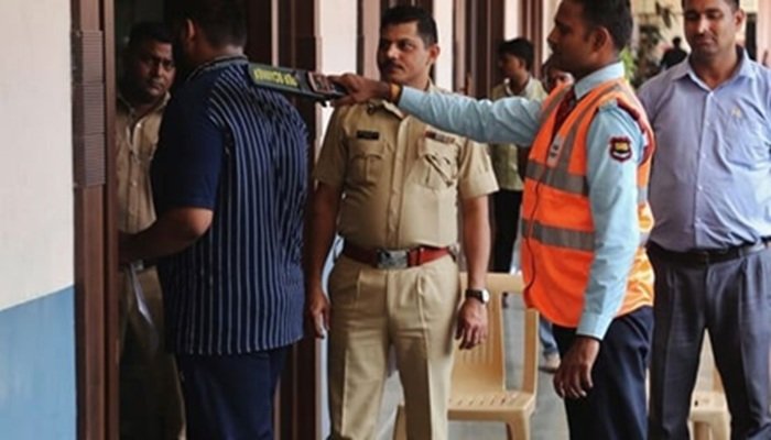 वाराणसी में री-नीट एग्जाम में एक गिरफ्तार, अंडरवियर से मिला सिमकार्ड