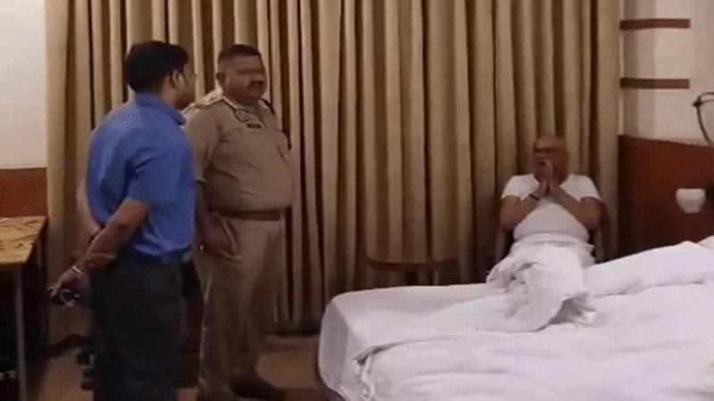 राम मंदिर चढ़ावा चोरी: अयोध्या पहुंचे अजय राय नजरबंद, ट्रस्ट ऑफिस घेरने का किया था ऐलान
