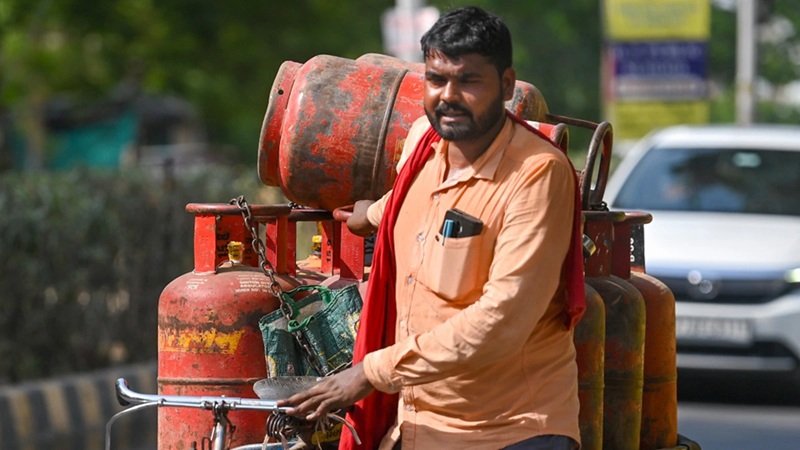 घरेलू LPG सिलेंडर ₹29 महंगा, तीन महीने में दूसरी बार दामों में हुई बढ़ोतरी