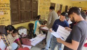यूपी पंचायत चुनाव की वोटर लिस्ट में बढ़े 29 लाख मतदाता, दो करोड़ नाम काटे गए