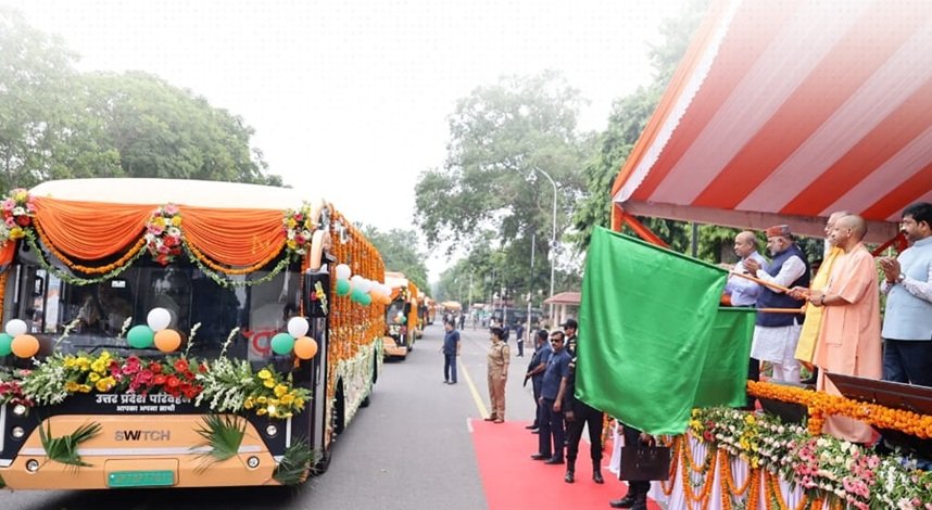सीवर के पानी से चलने वाली देश की पहली हाइड्रोजन बसों को सीएम योगी ने दिखाई हरी झंडी, जानें खासियत
