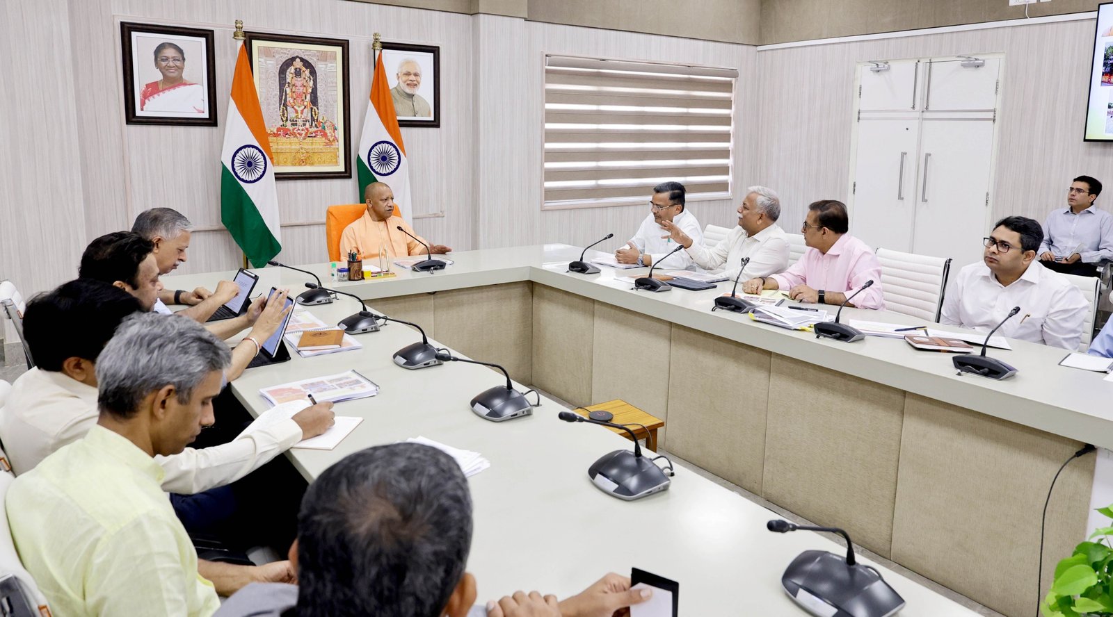 CM Yogi: पर्यटन को सांस्कृतिक पुनर्जागरण, रोजगार सृजन और वैश्विक पहचान से जोड़कर आगे बढ़ाएं