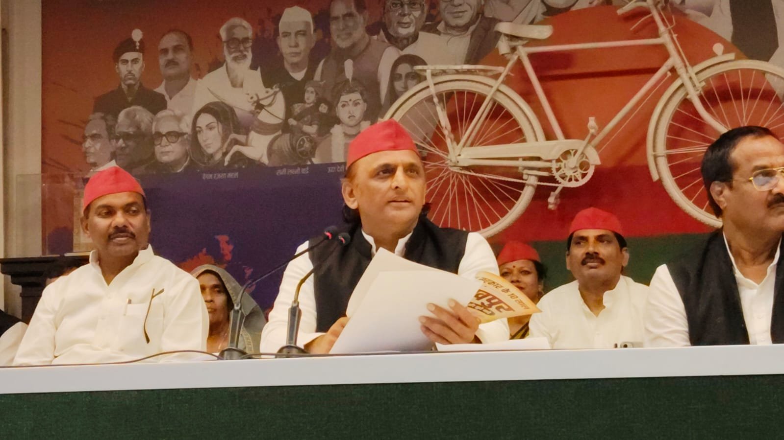Akhilesh Yadav का दावा- गोरखपुर में बीजेपी को जीरो पर लायेंगे