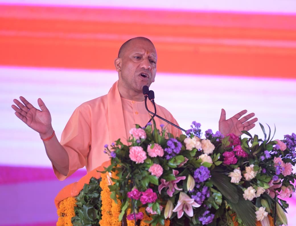 CM Yogi ने रामपुर को दी बड़ी सौगात, 102 विकास परियोजनाओं का किया लोकार्पण व शिलान्यास