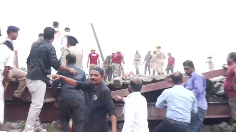 Kolkata: निर्माणाधीन गोदाम की छत गिरी, कई मजदूरों के दबे होने की आशंका
